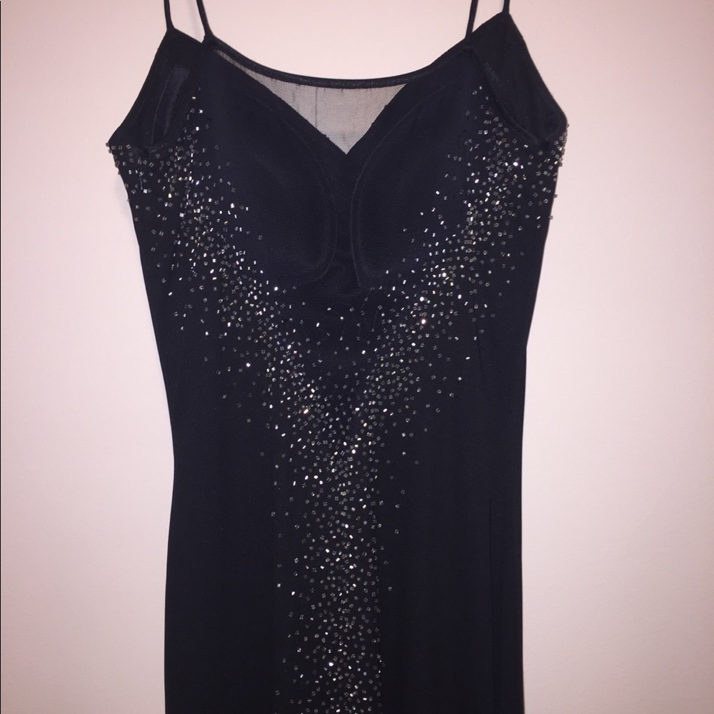 Beautiful Formal Gown - Picture 4 of 6